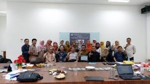 B. Dosen-dosen Tadris fisika ikuti pelatihan pembelajaran aktif B. Dosen-dosen Tadris fisika ikuti pelatihan pembelajaran aktif